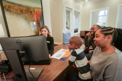 P1088459_Leasing-Desk_Family