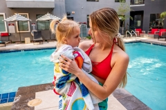 P1166568_Mother-Daughter_at-Pool